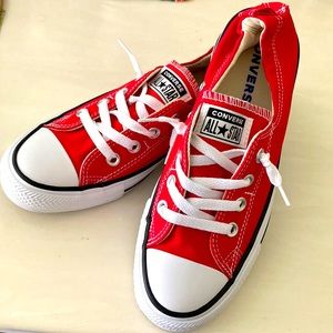 WM- Converse / BRAND NEW - Never worn